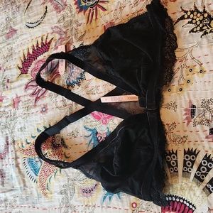 Dobreva XL brand new black velvet and lace front close bralette new with tags